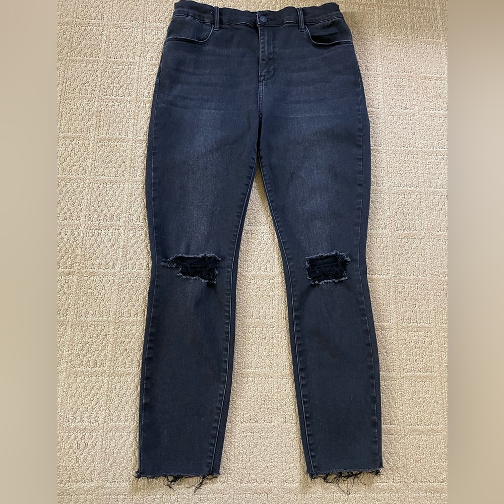 Woman’s PacSun Black Distressed Knee Jeans Size 30